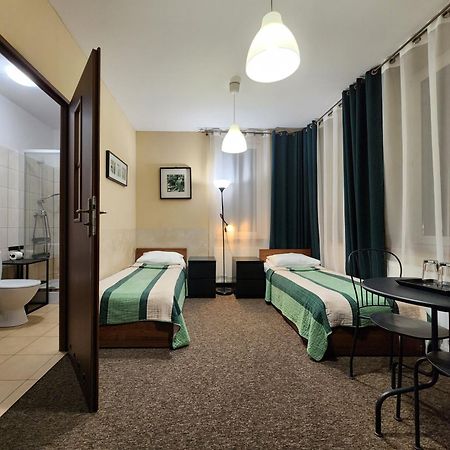 Hostel Zamosc - Pokoje Goscinne - Bezplatny Parking ภายนอก รูปภาพ