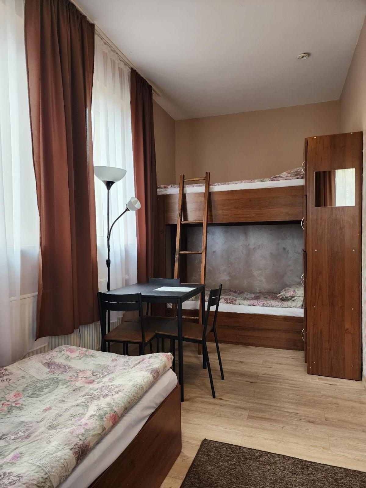 Hostel Zamosc - Pokoje Goscinne - Bezplatny Parking ภายนอก รูปภาพ