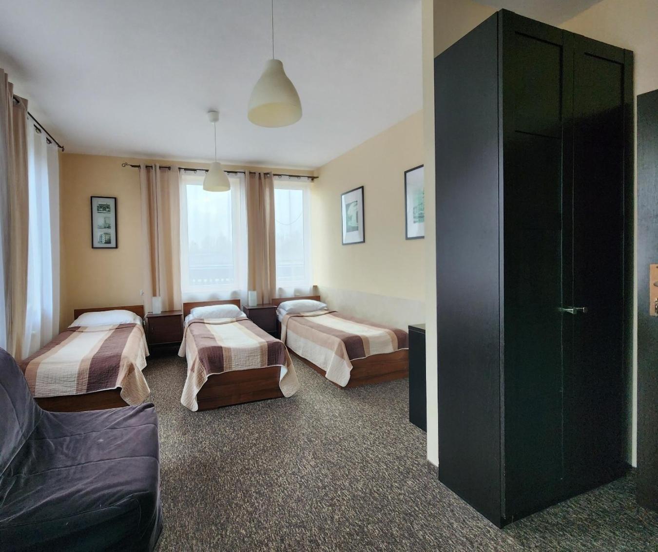 Hostel Zamosc - Pokoje Goscinne - Bezplatny Parking ภายนอก รูปภาพ
